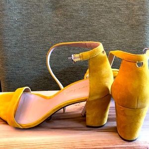 Yellow pumps